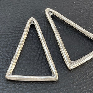 2   Triangle Pendants Matte Silver plated link connectors triangular Turkish Jewelry supply  mdla0364B