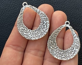 Ciondoli a cerchio a goccia testurizzati placcati in argento, 2 pezzi, charm per orecchini di tendenza, gocce aperte per la creazione di gioielli fai da te, 1094B