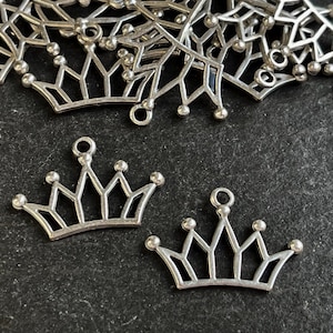 2 couronnes avec pendentif en plaqué argent avec couronnes détaillées Fourniture de bijoux turcs mdla1029B