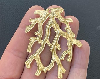 Pendentif corail en plaqué or mat, breloque branche de corail de mer, trouvaille de bijoux tendance inspirée de l'océan, 24A