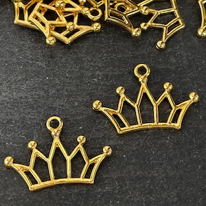 2 couronnes avec pendentif en plaqué or avec couronnes détaillées Fourniture de bijoux turcs mdla1029D