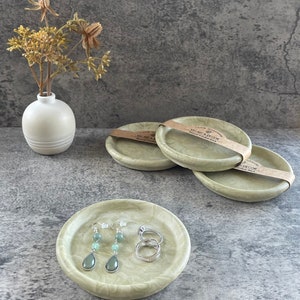 Round Trinket Dish | Jesmonite Tray | Green Decor | Green Trinket | Handmade | Jewelry Tray | Green Trays