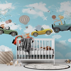 Carta da parati murale per cameretta dei bambini con simpatici animali dei cartoni animati che guidano un'auto nel cielo