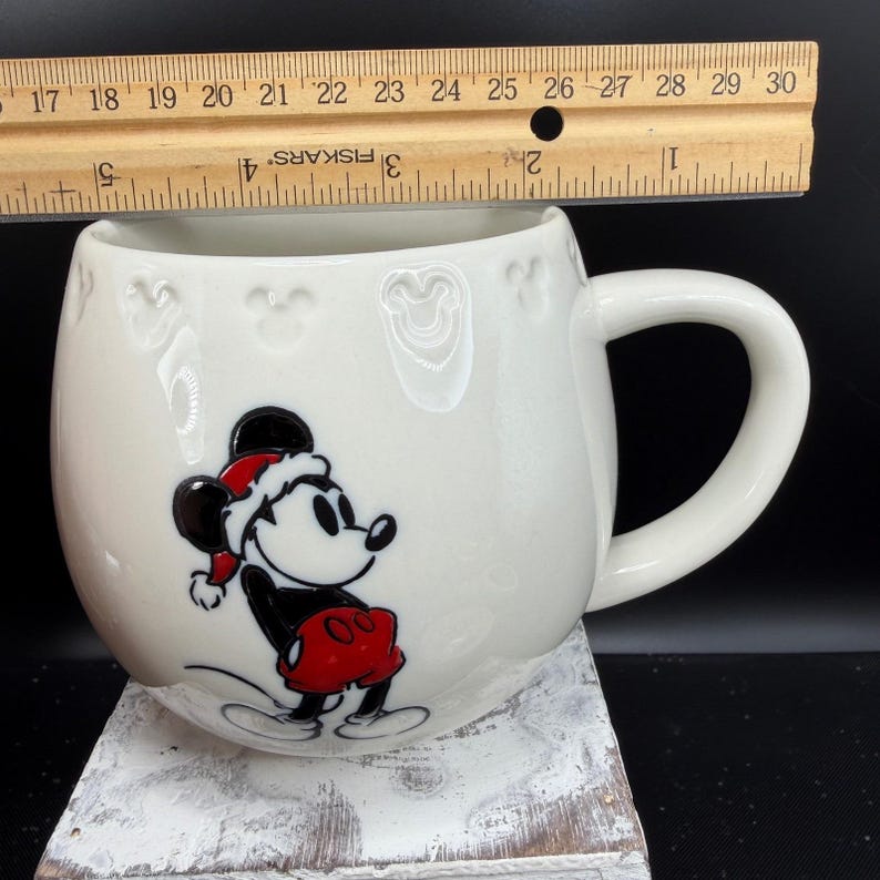 Disney St Nicholas Square Mickey Mouse Christmas Santa Hat White Coffee Mug 15oz afbeelding 3