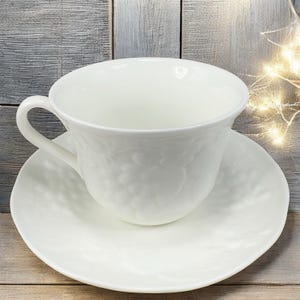 Wedgewood Strawberry and Vine - Etsy