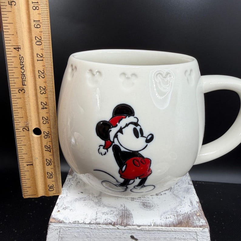 Disney St Nicholas Square Mickey Mouse Christmas Santa Hat White Coffee Mug 15oz afbeelding 2