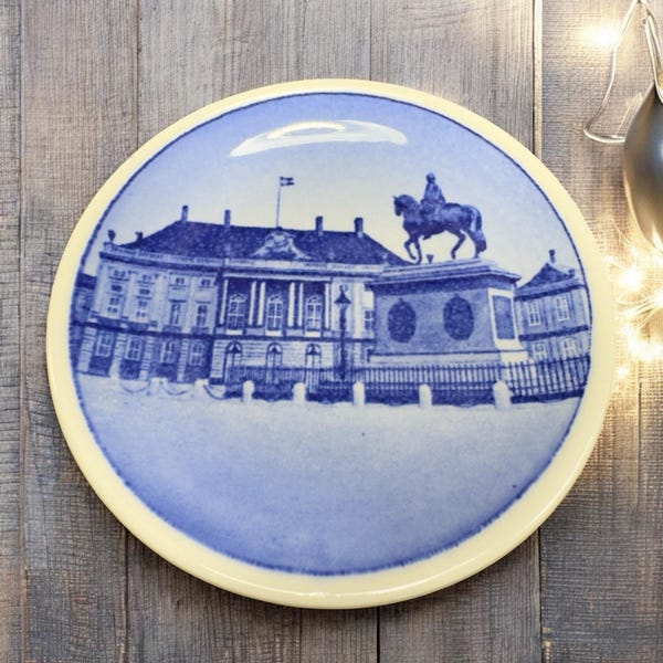 Plato colgante de porcelana de 3 pulgadas con ranura Amalienborg de Royal Copenhagen Denmark