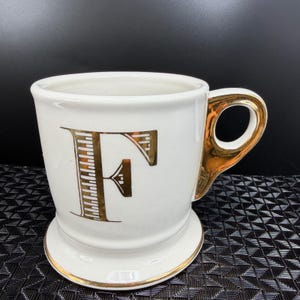 Anthropologie Monogram Initial F Mug White Gold Metallic Coffee Cup Pedestal Cup afbeelding 9
