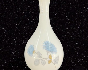 Wedgwood Bone China Porcelain Ice Rose Bud Vase Ceramic Made In England 5"Tall