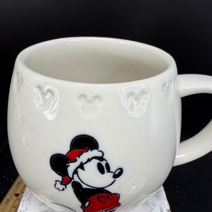 Disney St Nicholas Square Mickey Mouse Christmas Santa Hat White Coffee Mug 15oz afbeelding 10