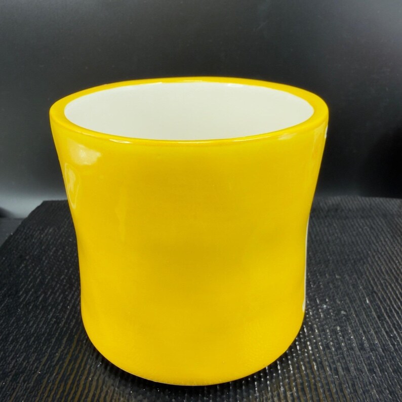 Anthropologie Monogram Letter D Mug Yellow Hand Painted Ceramic Coffee Cup 4in afbeelding 6