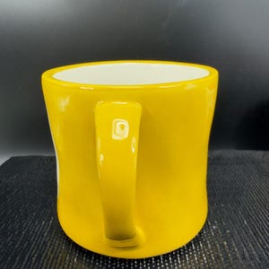 Anthropologie Monogram Letter D Mug Yellow Hand Painted Ceramic Coffee Cup 4in afbeelding 7