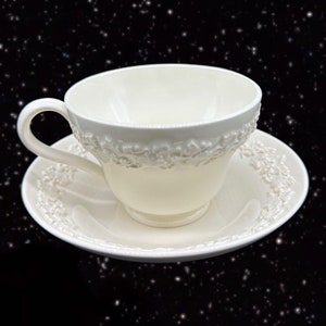 Wedgwood Of Etruria Barlaston England Queensware Tea Cup & Saucer Set Porcelain