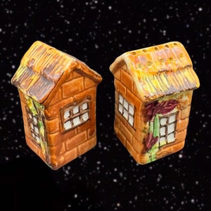 Ceramic Salt and Pepper Shaker Set 2 pcs Cottage House Painted Made In Japan 3”T