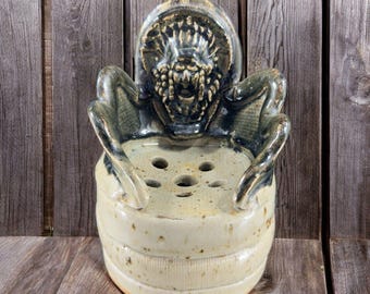 Pisapapeles azteca con forma de rana y flores de cerámica de Robert L. Behr, muy antiguo