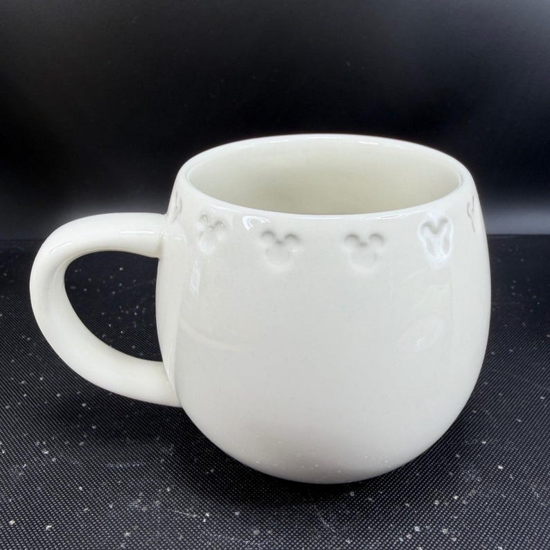 Disney St Nicholas Square Mickey Mouse Christmas Santa Hat White Coffee Mug 15oz afbeelding 7