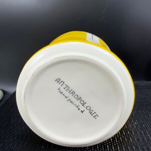 Anthropologie Monogram Letter D Mug Yellow Hand Painted Ceramic Coffee Cup 4in afbeelding 4