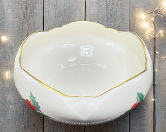 Pickard China Christmas Holly Berry Made In USA Fine Porcelain Dish Bowl Gold