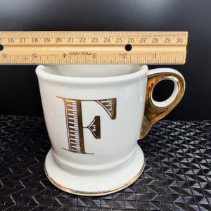 Anthropologie Monogram Initial F Mug White Gold Metallic Coffee Cup Pedestal Cup afbeelding 3