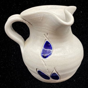 Williamsburg Pottery Salt Glaze Mini Creamer Pitcher Cobalt Blue Flower 3”T 3”W