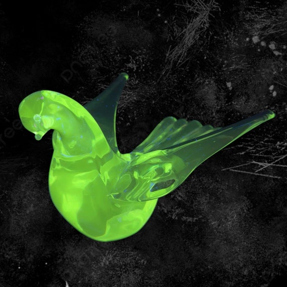 Swedish Clear Glass Bird Figurine Paperweight Manganese 365nm