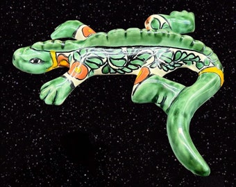 Talavera Folk Art Pottery Mexico Iguana Lizard Wall Hanging Marked MB 7”W 7”T