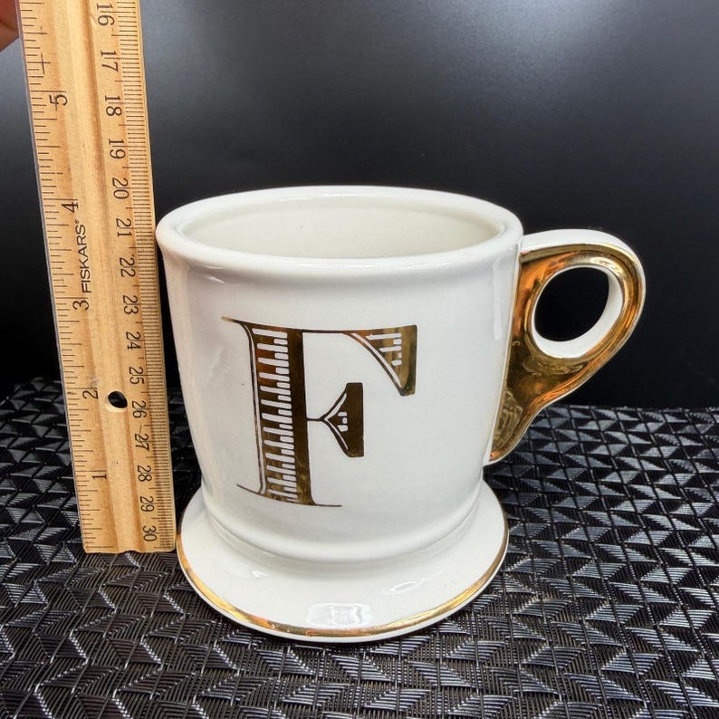 Anthropologie Monogram Initial F Mug White Gold Metallic Coffee Cup Pedestal Cup afbeelding 2