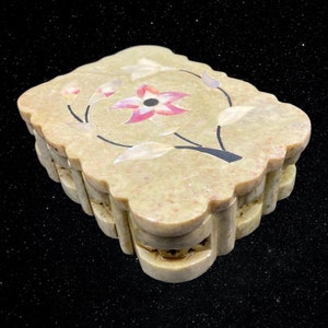 Vintage Indian Hand Carved Soapstone Floral Trink Box Floral Overlay 1.5”T 3”W
