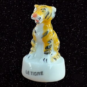 Minh Long Fine Porcelain Mini Figurine Tiger Le Tigre Small Figure 1”Tall .5”W