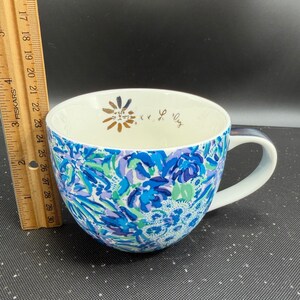 Lilly Pulitzer Blue Floral Ceramic Coffee Mug Cup Oversized Gold Accent Tea Cup image 2