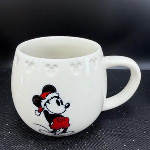 Disney St Nicholas Square Mickey Mouse Christmas Santa Hat White Coffee Mug 15oz afbeelding 11