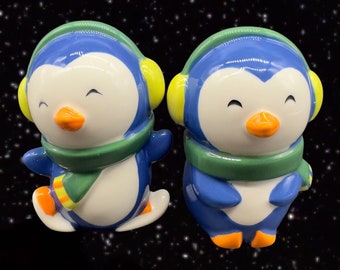 Ceramic Salt and Pepper Shaker Set 2 pcs Blue Penguin Bird Listening Music 4”T