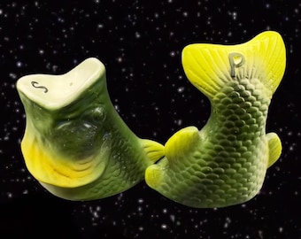 Ceramic Salt and Pepper Shaker Set 2 pcs Fish And Fish Tail Painted 3”T