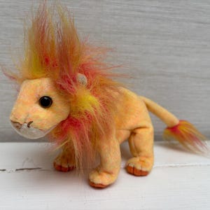 Ty Beanie Babies Bushy the Lion DoB January 27 2000 Retired Plush 14cm No Tag