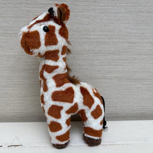 Peluche de jirafa de 9&quot;