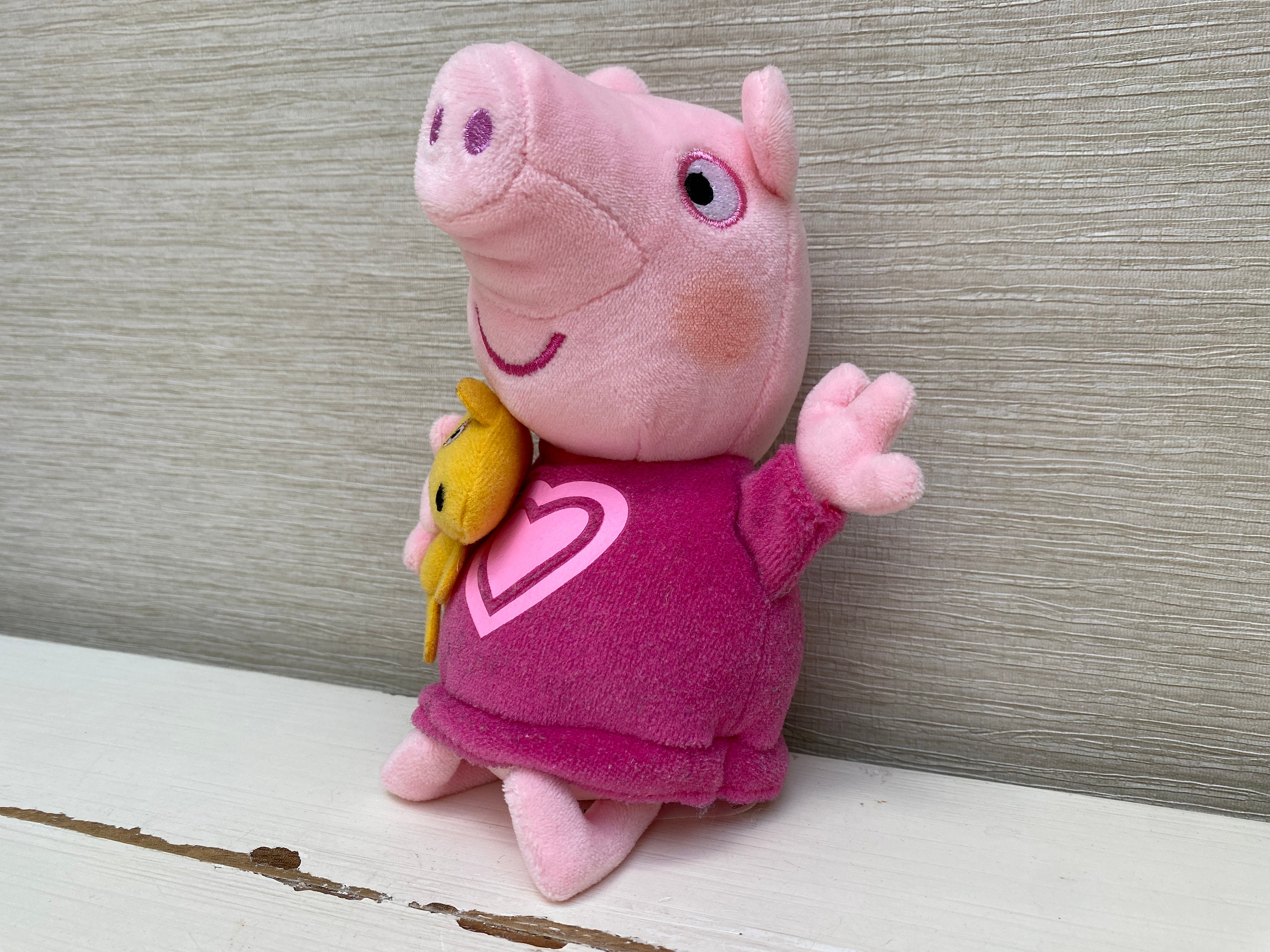 PELUCHE PEPPA PIG CLASSIC 30CM - Peluches Pas Chères