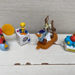 Cajita Feliz Juguetes De Lunituns Looney Tunes Juguetes Space Jam