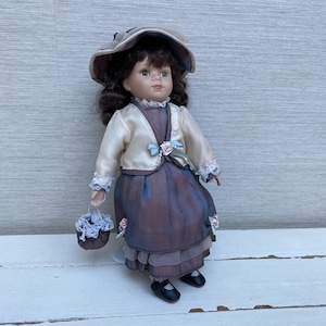 【55dice さま】antique doll ❀ 水色スカートの ミニョネット 55dice さま】antique doll ❀ 水色スカートの ミニョネット