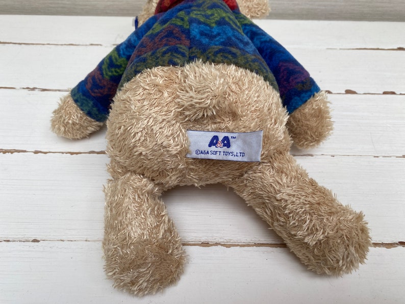 A & A Soft Toys Bär mit Pullover, Mütze und Schal mit Etikett, 35,6 cm Bild 8