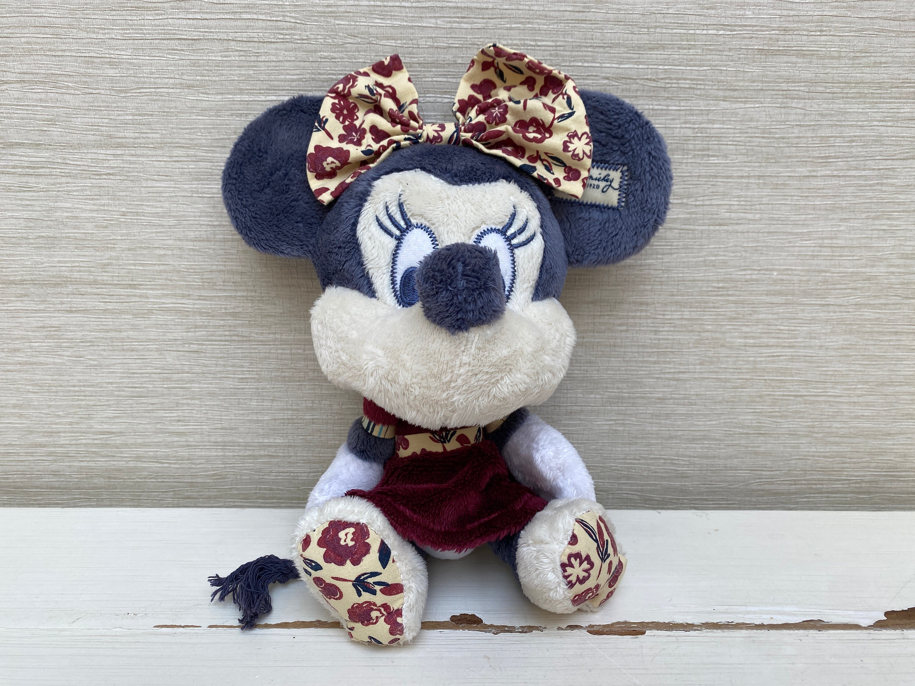  Disney Mickey - Peluche de peluche auténtico, 18 pulgadas,  sello bordado auténtico : Juguetes y Juegos