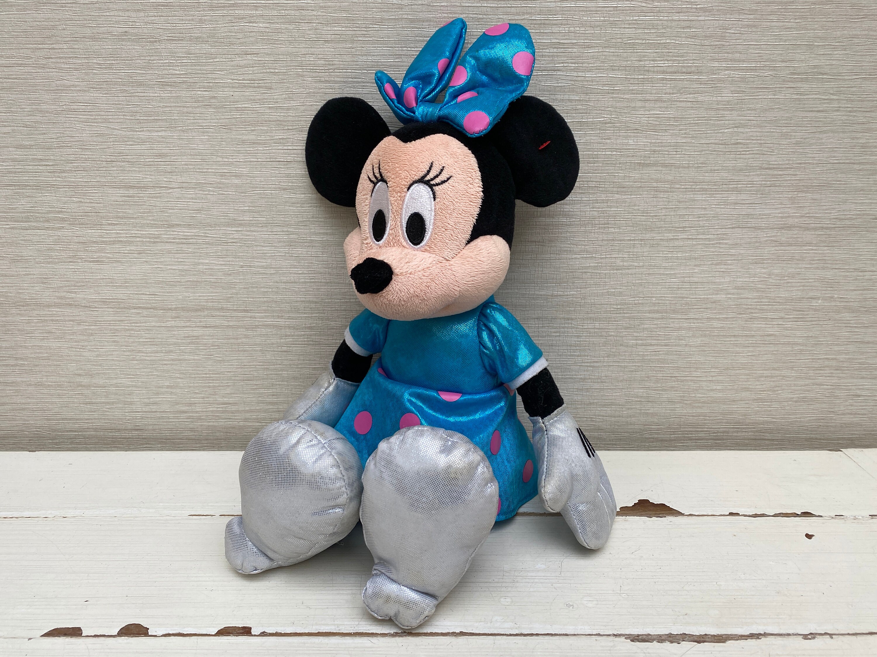 Disney Minnie Couture ぬいぐるみ　マフラー付き　新品未使用 ミニーマウスや『おしゃれキャット』マリー、プーさんなど豊富な