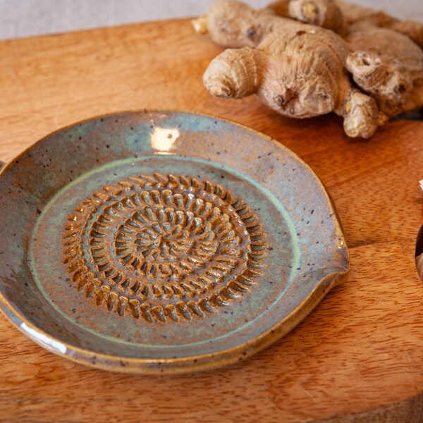 Hand-made ginger/garlic/apple grater with handle