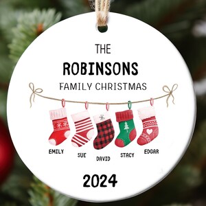 Chaussettes décoratives pour la famille 2024, décoration de Noël pour la famille 2024, bas prénom, lot de cinq décorations de Noël personnalisées pour la famille, nouveau cadeau de famille