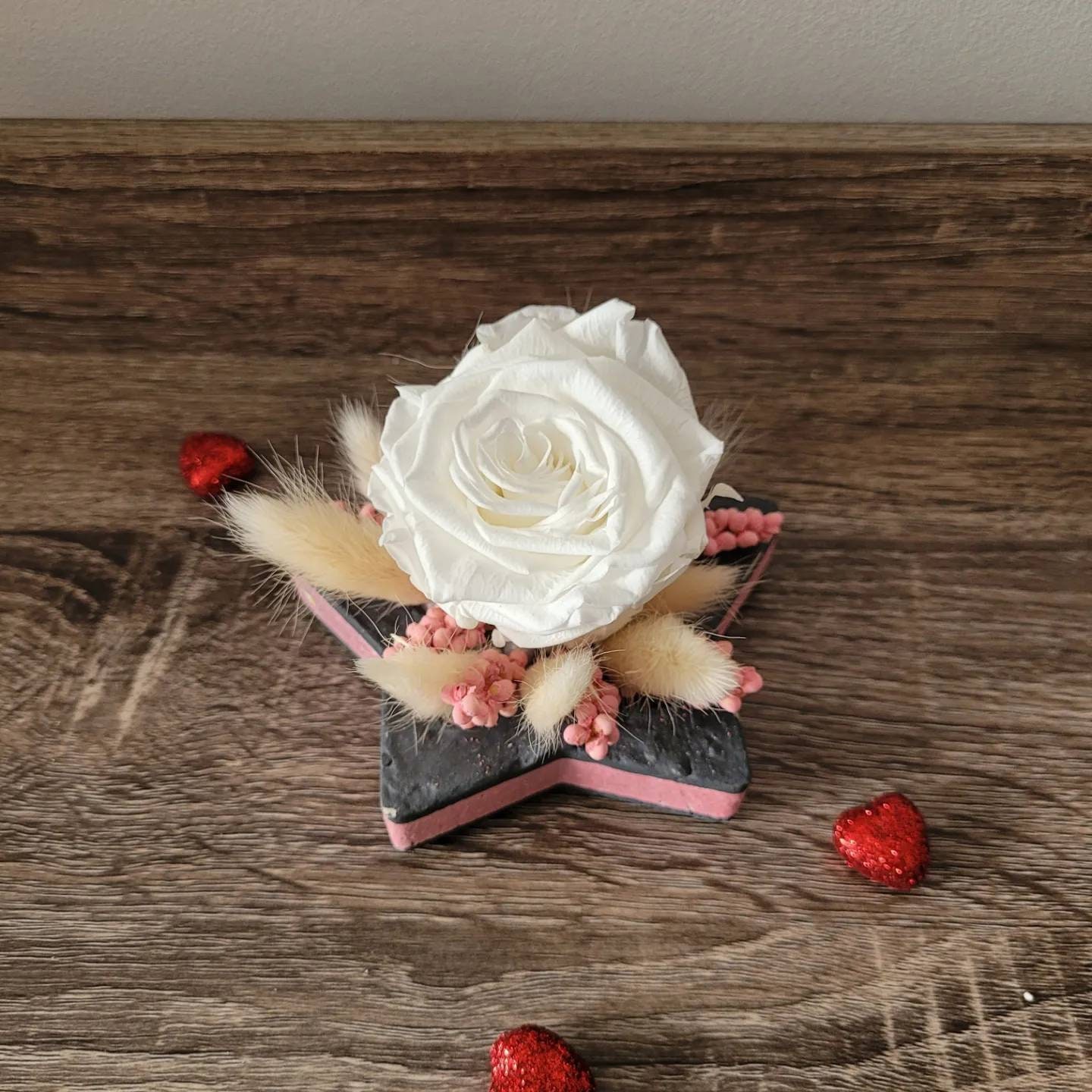 Rose Blanche Eternelles et Etoile en Béton