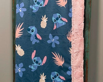 Manta Minky con licencia de puntada