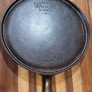 Wagner Ware Sidney #7A Cast Iron Round Griddle.  FREE SHIPPING!!