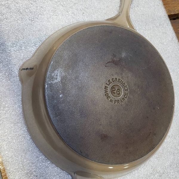 Le Creuset Cast Iron Enamel Round Grill / Skillet #26 Beige /  Tan.  Made in France.