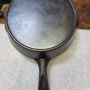 Chicago Hardware Foundry CHF Cast Iron Skillet #5, Diamond Logo, Heat Ring, Vintage.