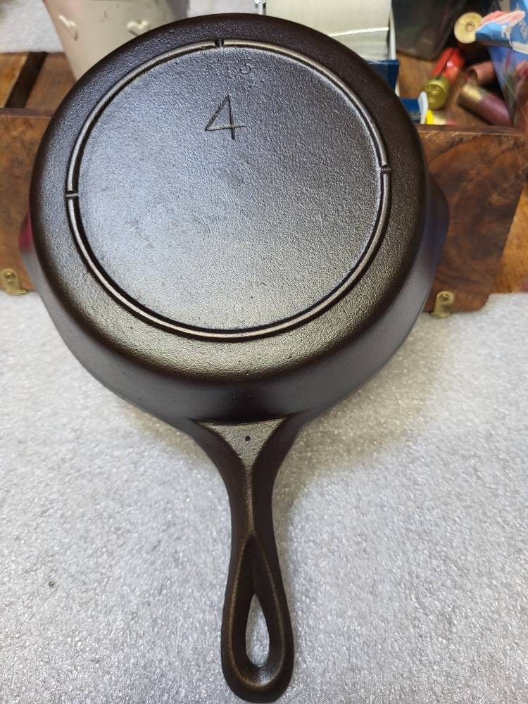 Lodge Cast-Iron Skillet - Set of 3