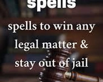 Może przedstawiać: Drewniany młotek z ciemnobrązowym wykończeniem spoczywa na czarnej powierzchni. Obraz zawiera tekst "Court case spells" i "spells to win any legal matter & stay out of jail" w białej czcionce. Wyświetlana jest również strona internetowa baba-chibuspells.com.